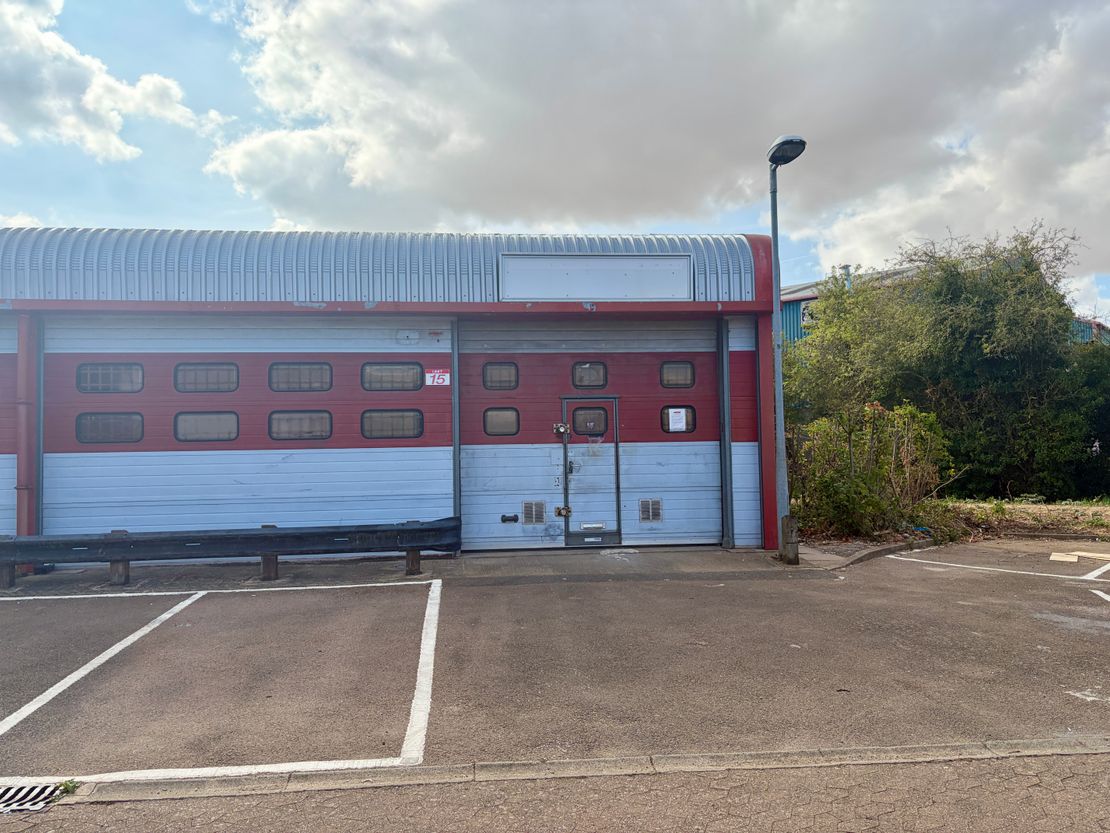 Unit 15, Acacia Close, Cherrycourt Way, Leighton Buzzard, LU7 4QE
