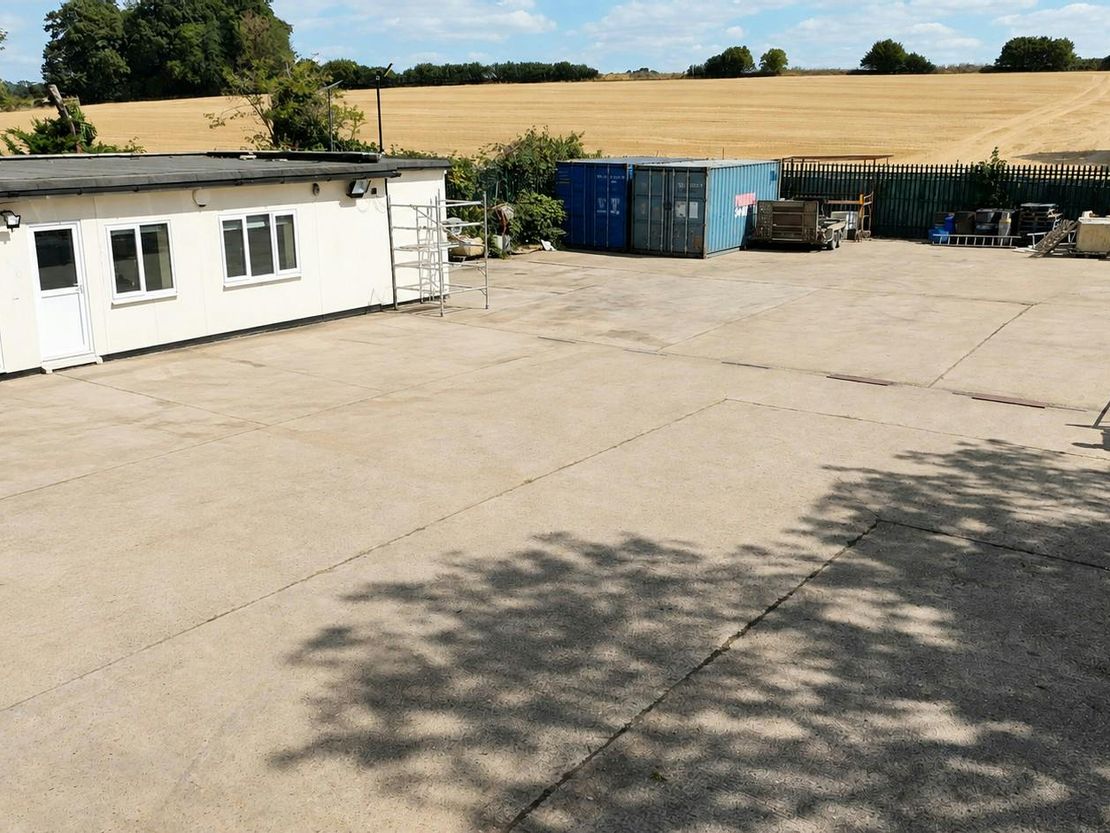 Skeleton Yard, Buntingford Road, Ware, SG11 1RT