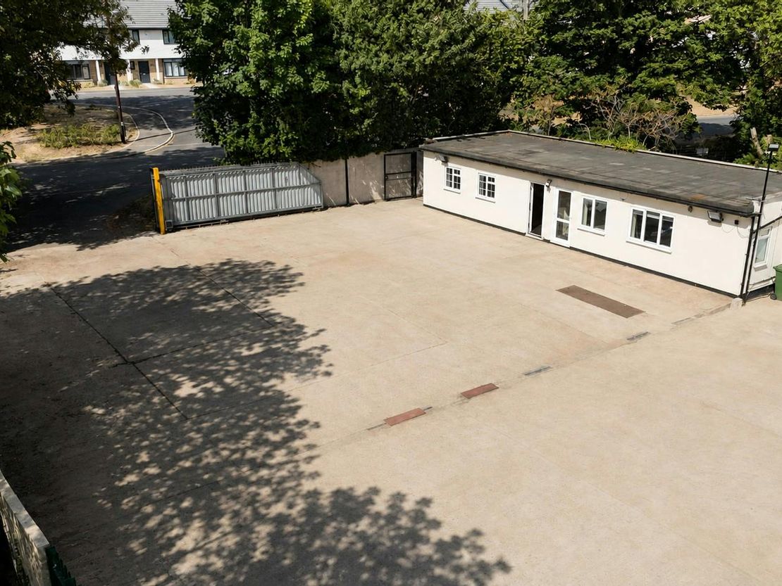 Skeleton Yard, Buntingford Road, Ware, SG11 1RT