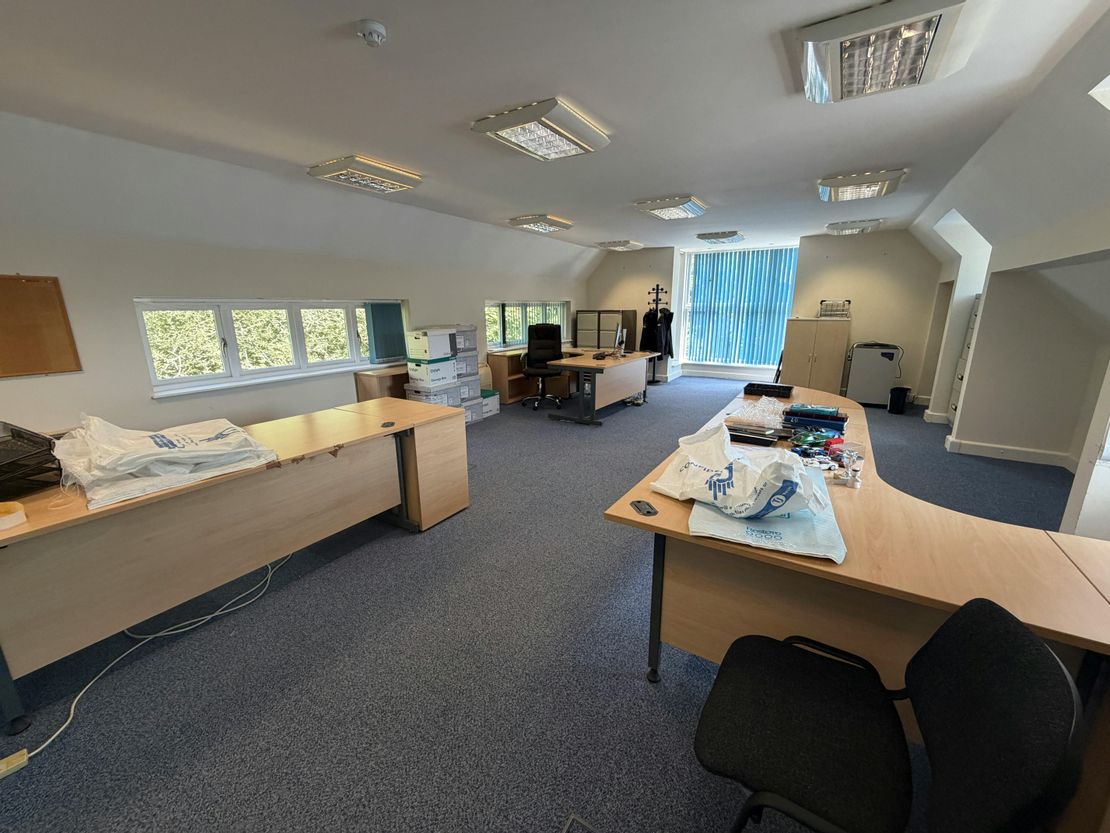 3 Holt Barns, Frith End, Bordon, GU35 0QN