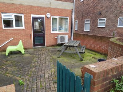 Property Image for 6 Chestnut Avenue, Walderslade, Chatham, Kent, ME5 9AJ