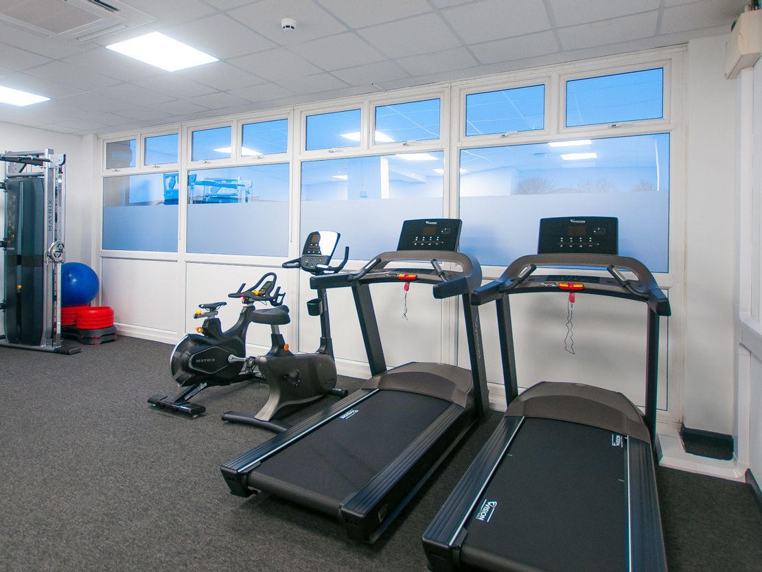 Business Lodge - Heron House, 120 Grove Road Heron Cross, Stoke On Trent, Staffordshire, ST4 4LX