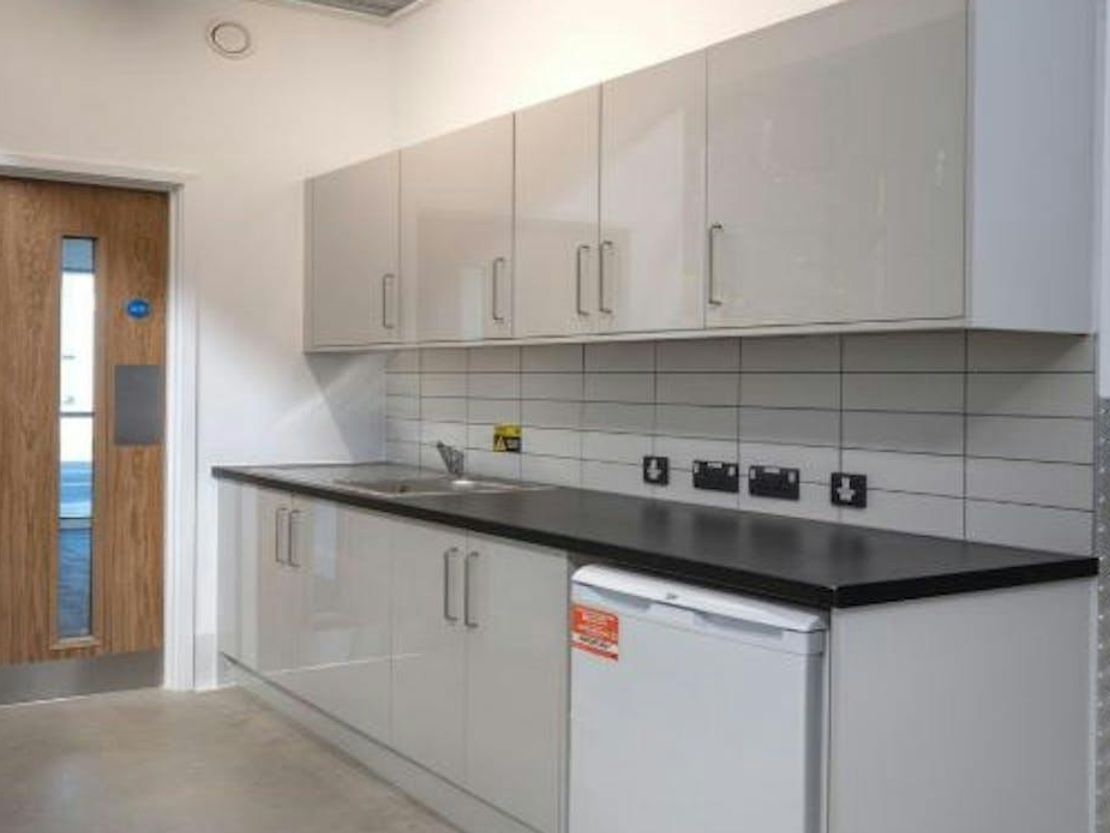 693 Stirling Road, Slough, SL1 4ST