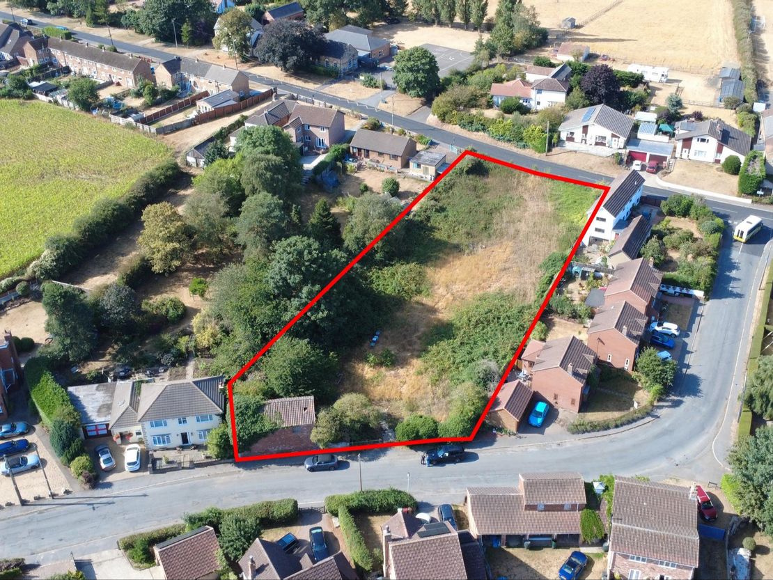 Paddock, Field Lane, Wroot, Doncaster, Lincolnshire, DN9 2BN