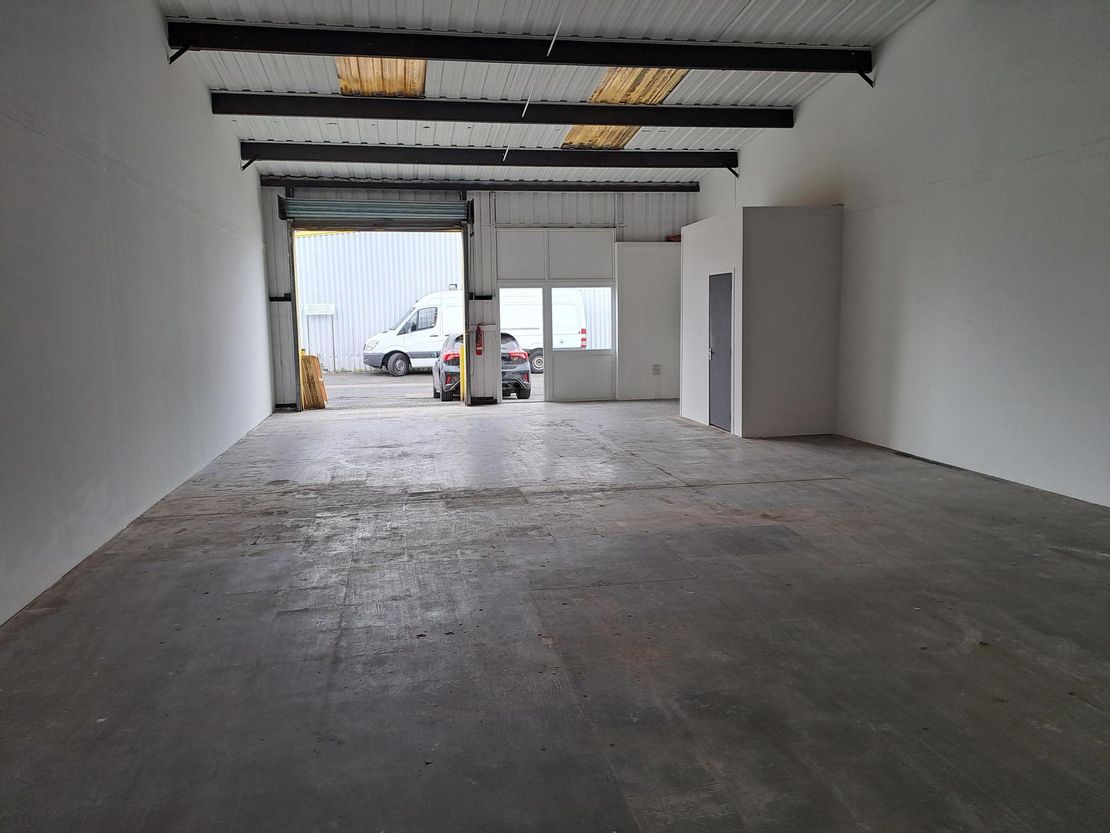 Unit 8, Cam Square, Wilbury Way, Hitchin, Hertfordshire, SG4 0TZ