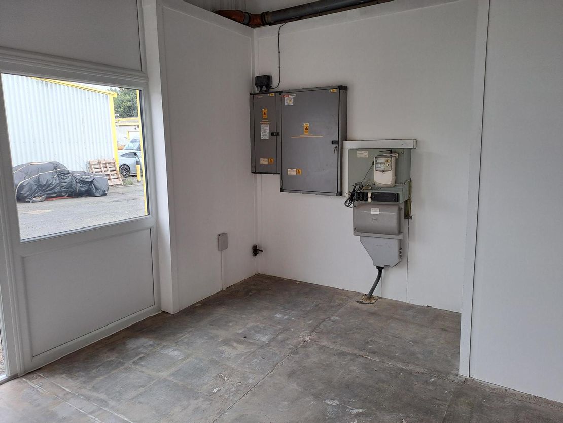 Unit 8, Cam Square, Wilbury Way, Hitchin, Hertfordshire, SG4 0TZ