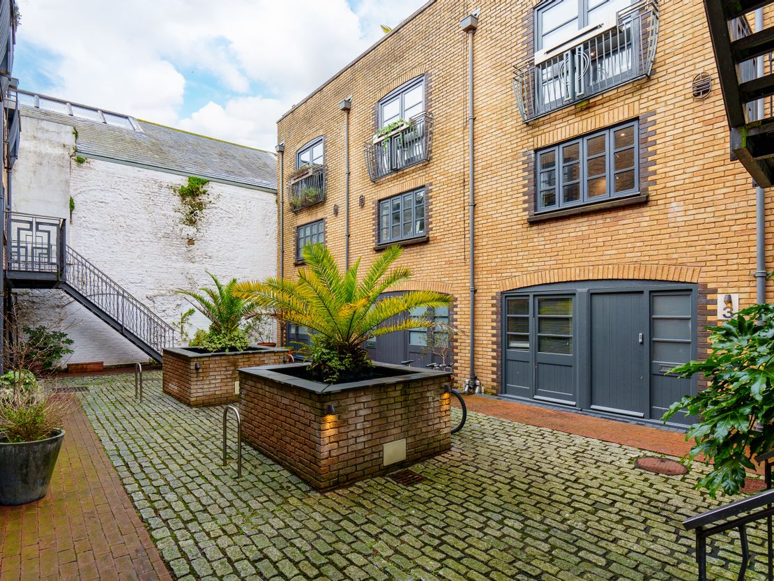 3 Gloucester Yard, 121-123 Gloucester Road, Brighton, East Sussex, BN1 4AF