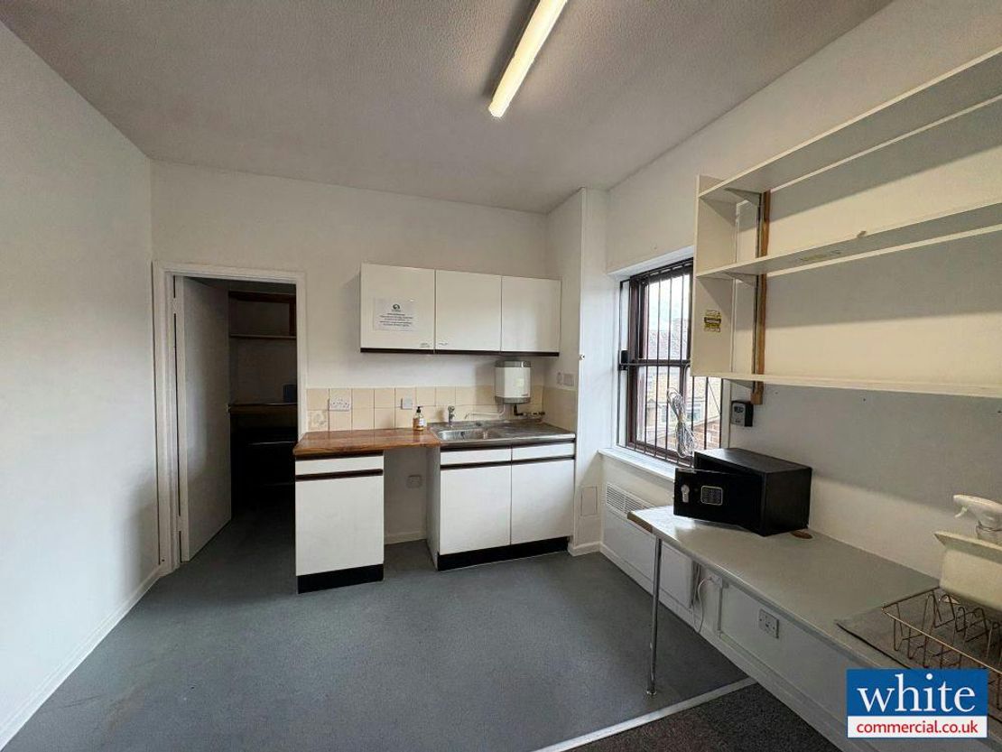 Units 4, 32 & 3 Crown Walk, Bicester, OX26 6HY