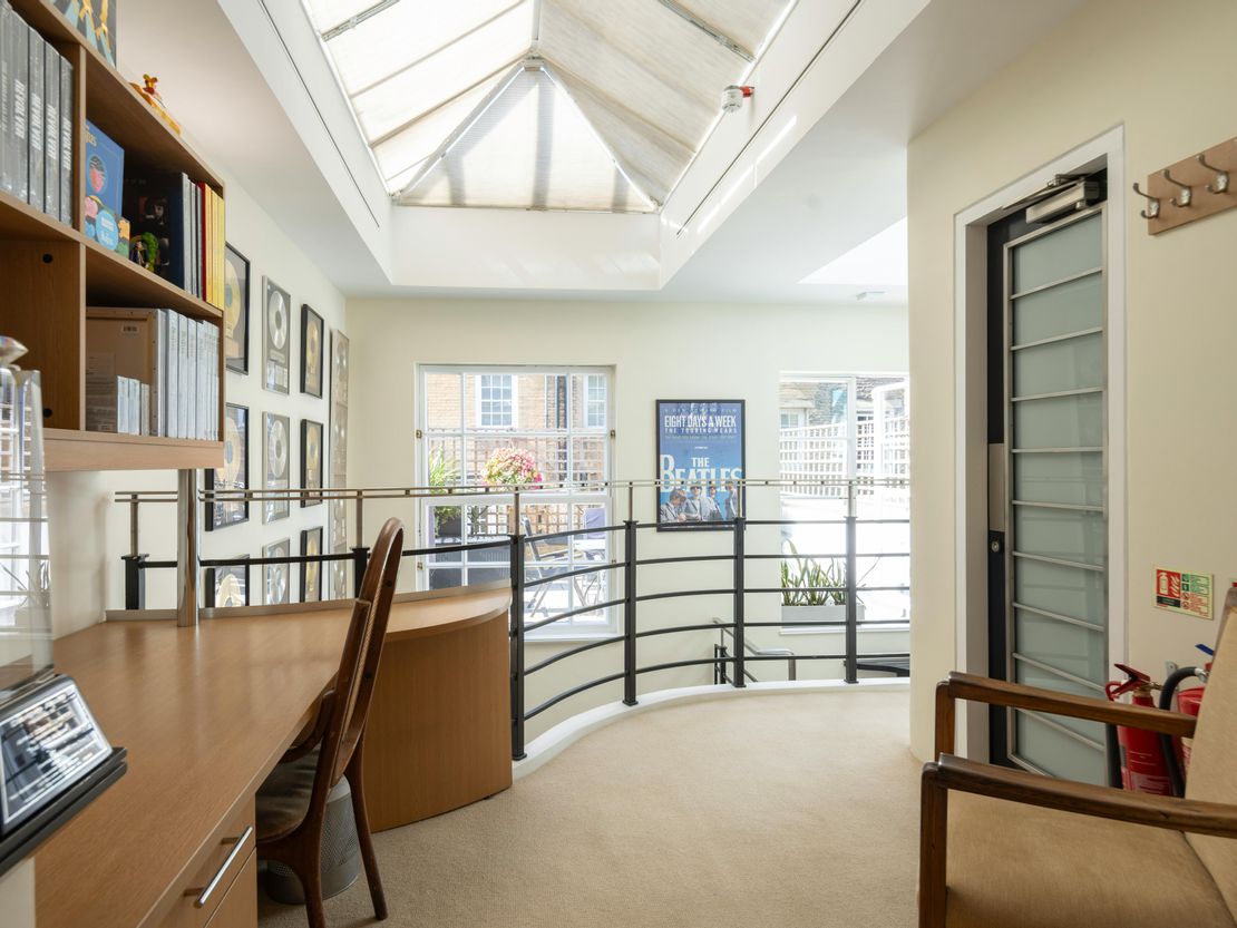 27 Ovington Square, London, SW3 1LJ