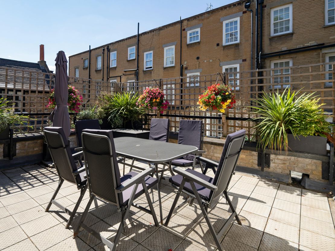 27 Ovington Square, London, SW3 1LJ