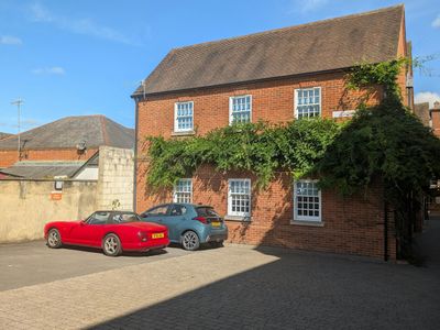 Property Image for Saxon House, 28 Castle Street, Guildford, Surrey, GU1 3UW