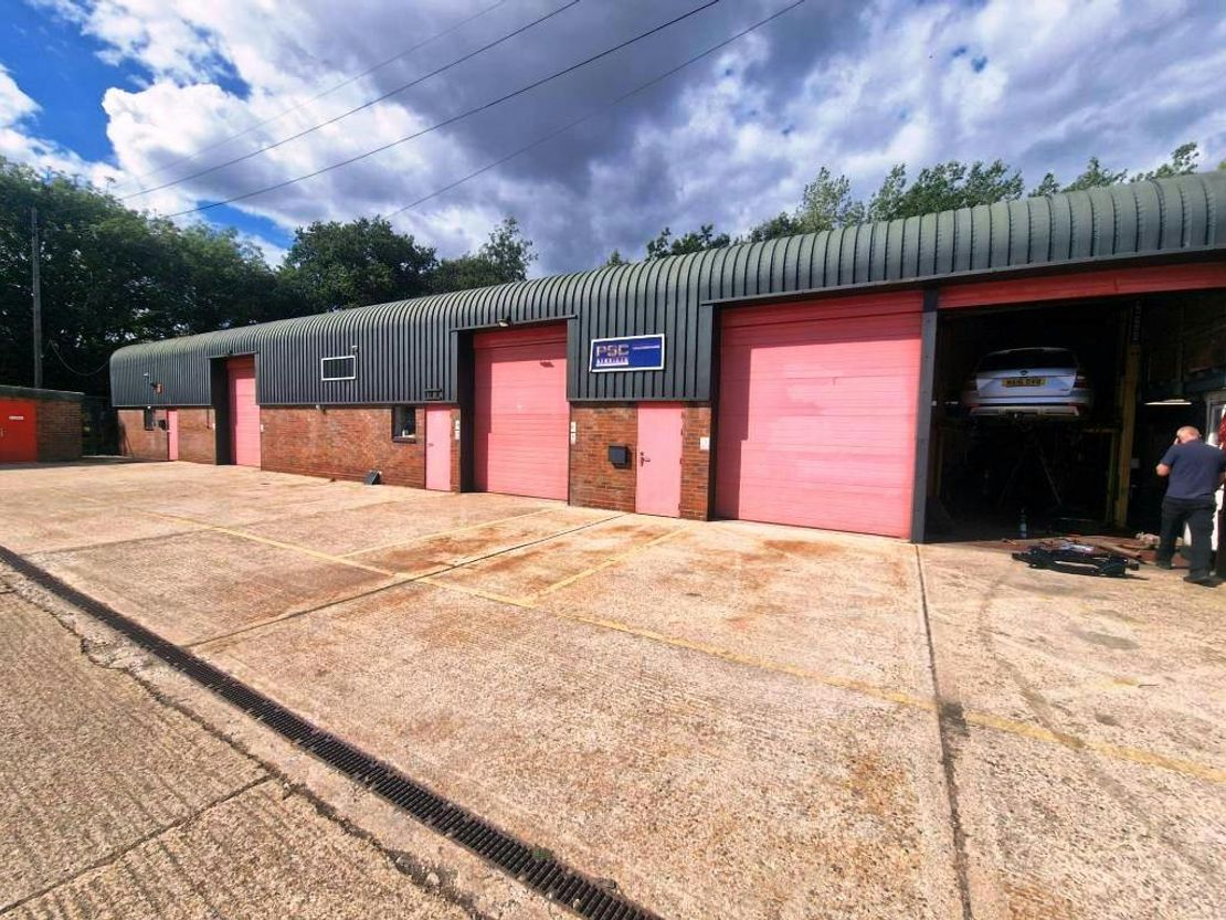 Unit 6A Berry Court Farm, Tadley, RG26 5AT