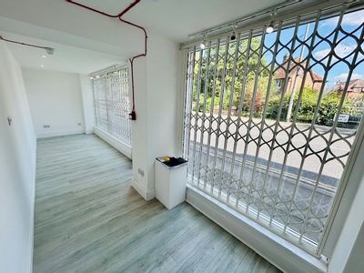 Property Image for Ground Floor Retail Unit To Let, 4 Bridge Street, Hungerford, West Berkshire, RG17 0EH