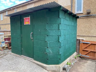 Property Image for 718 High Road, London, Greater London, N12 9QD