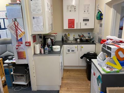 Property Image for 718 High Road, London, Greater London, N12 9QD