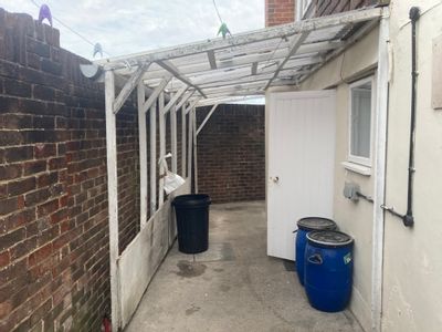 Property Image for 8 New Street, Ashford, Kent, TN24 8UU