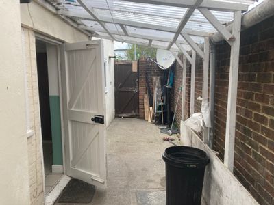 Property Image for 8 New Street, Ashford, Kent, TN24 8UU