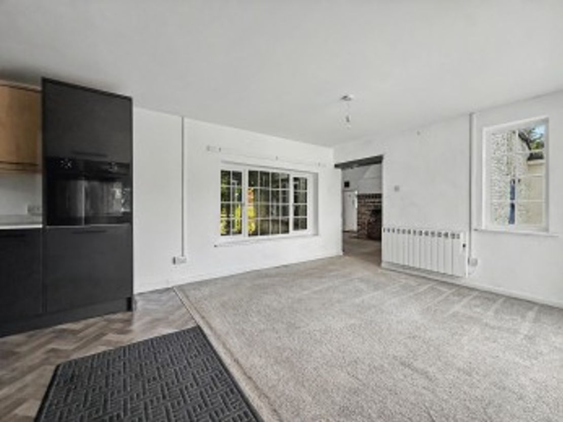 White Cottage, Portland Pl, North Waltham, Basingstoke RG25 2BD