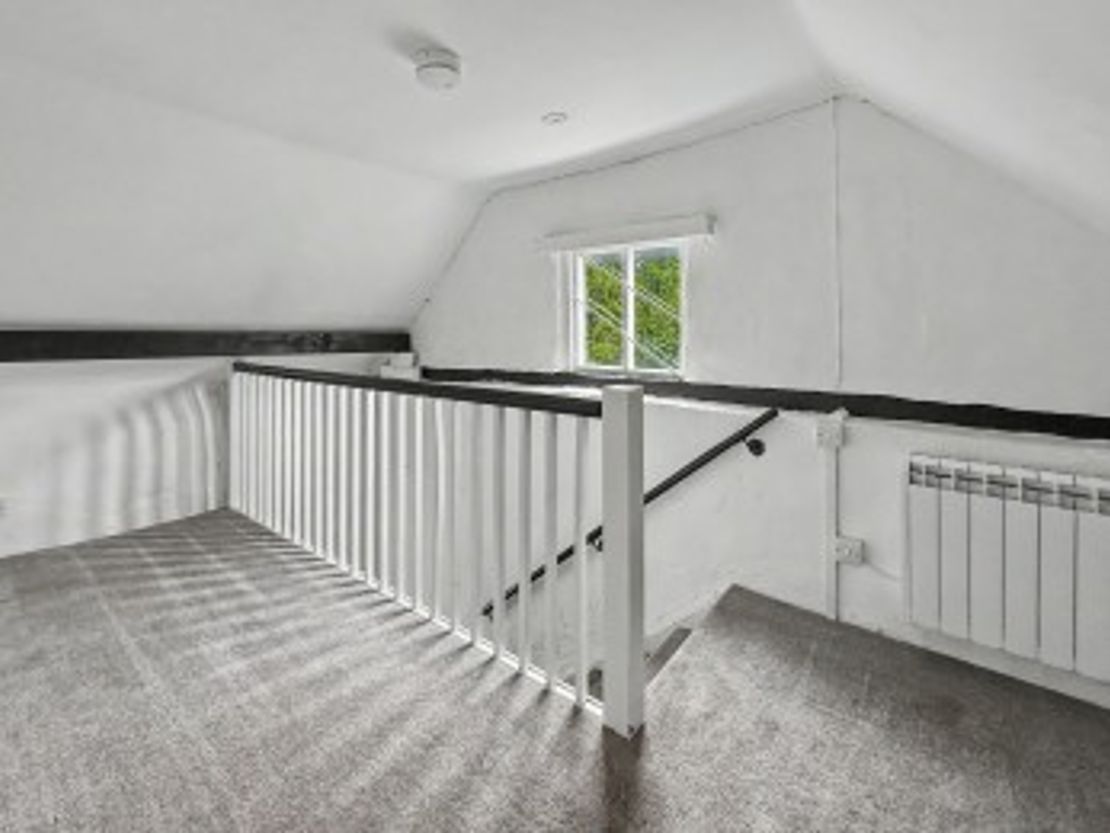 White Cottage, Portland Pl, North Waltham, Basingstoke RG25 2BD