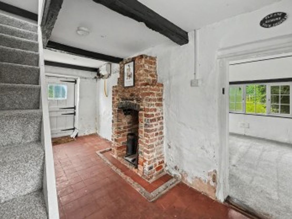 White Cottage, Portland Pl, North Waltham, Basingstoke RG25 2BD