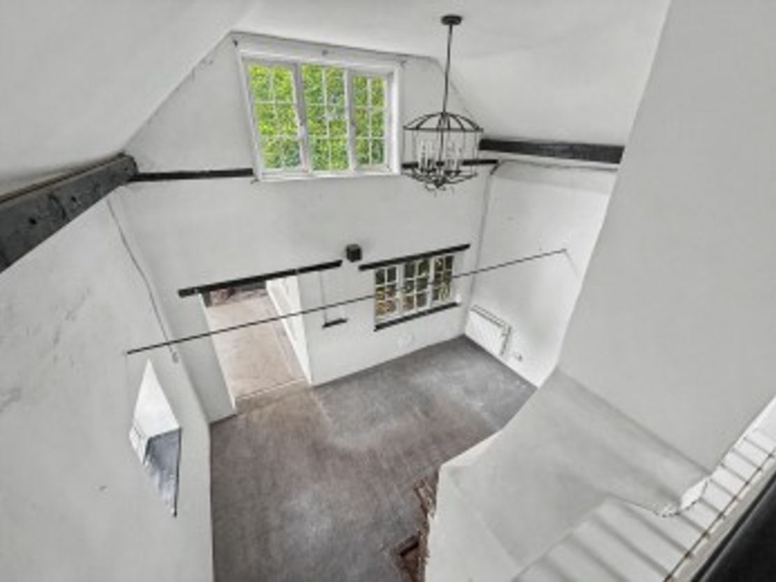 White Cottage, Portland Pl, North Waltham, Basingstoke RG25 2BD