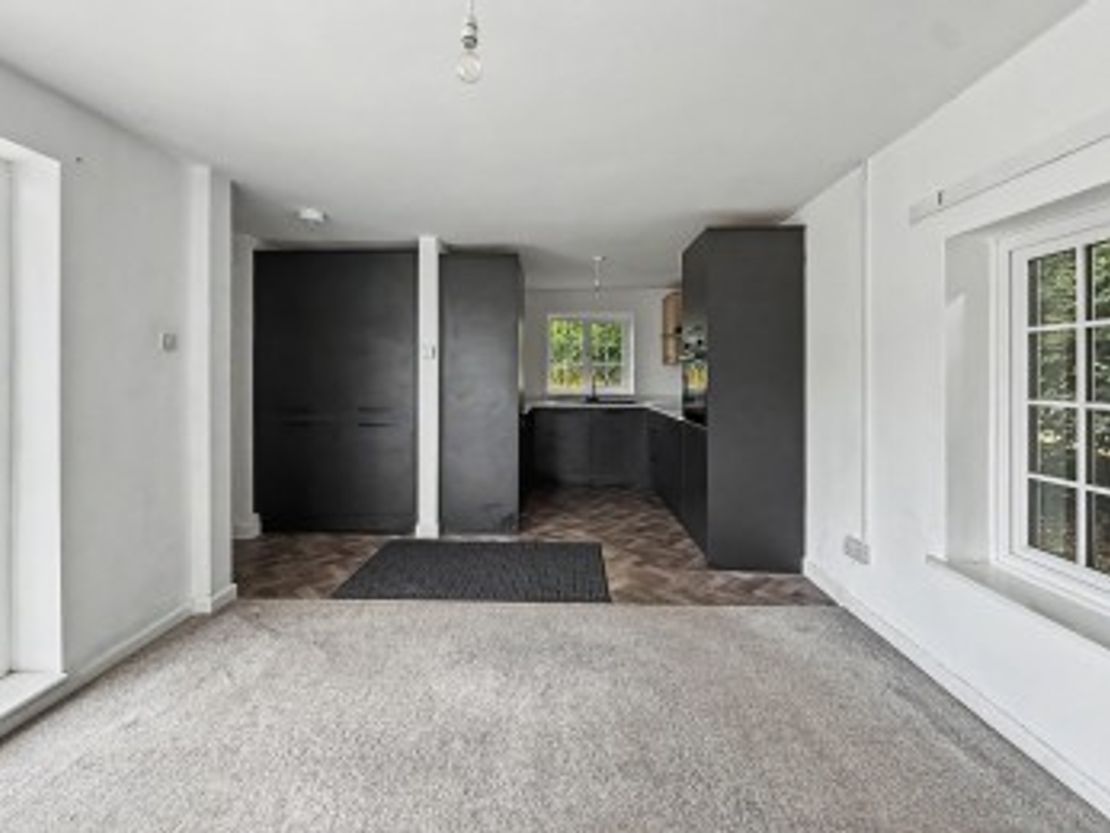White Cottage, Portland Pl, North Waltham, Basingstoke RG25 2BD