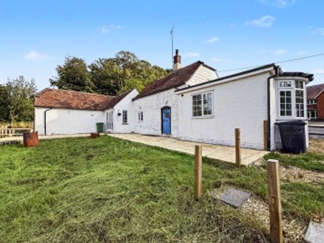 White Cottage, Portland Pl, North Waltham, Basingstoke RG25 2BD