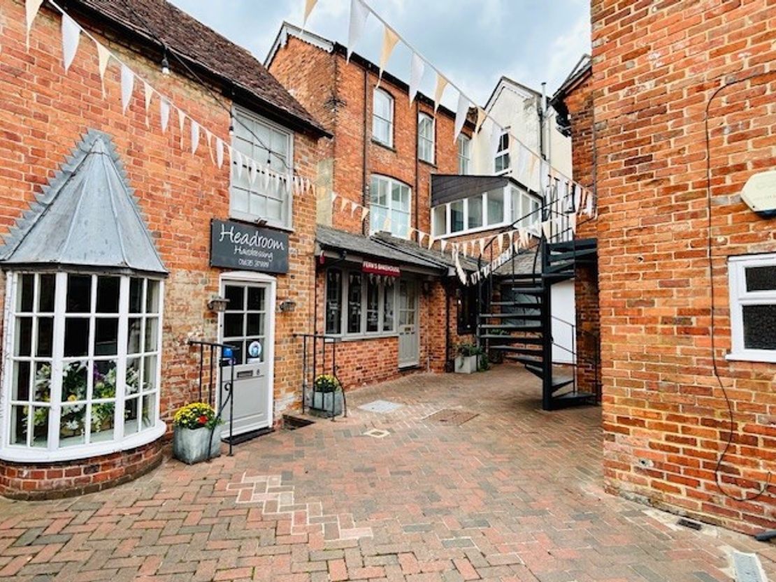 9 Inch's Yard, Market Street, Newbury, Berkshire, RG14 5DP