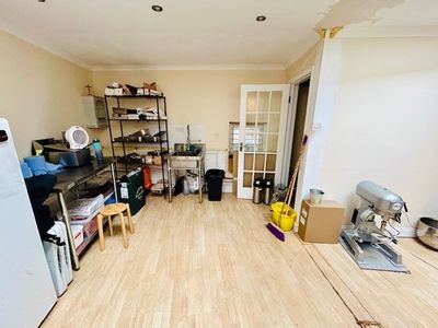 Property Image for 9 Inch's Yard, Market Street, Newbury, Berkshire, RG14 5DP