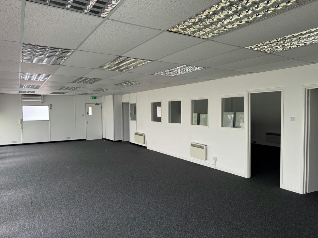 Unit 7, Sky Business Park, Egham, TW20 8RF