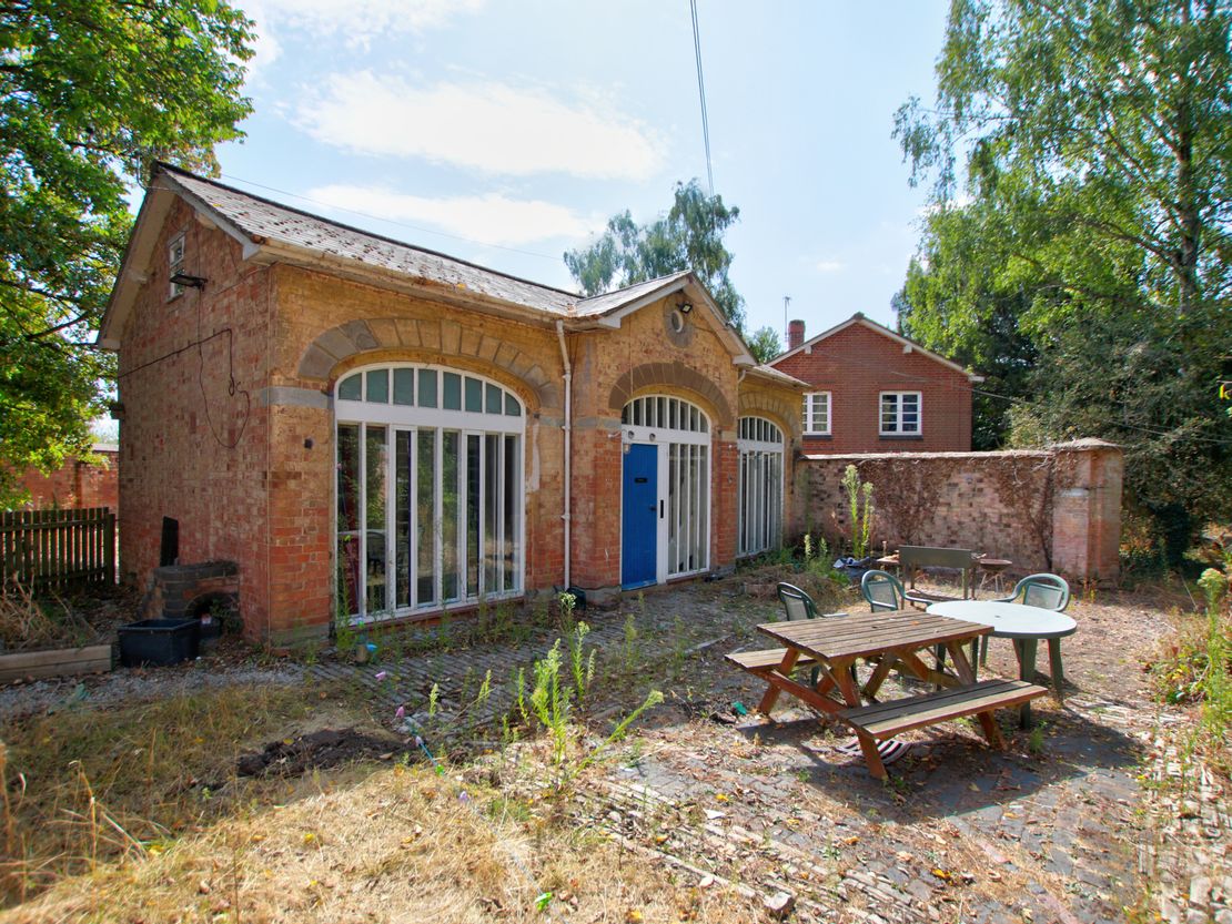 Land At Hemmingford House, Wellesbourne Road, Alveston, Stratford-Upon-Avon, Warwickshire, CV37 7RG