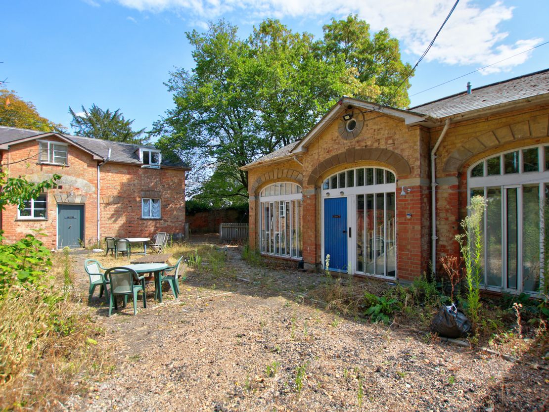 Land At Hemmingford House, Wellesbourne Road, Alveston, Stratford-Upon-Avon, Warwickshire, CV37 7RG