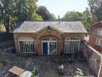 Property Image for Land At Hemmingford House, Wellesbourne Road, Alveston, Stratford-Upon-Avon, Warwickshire, CV37 7RG