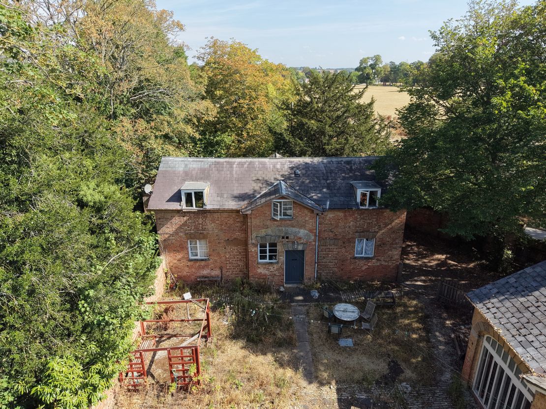Land At Hemmingford House, Wellesbourne Road, Alveston, Stratford-Upon-Avon, Warwickshire, CV37 7RG