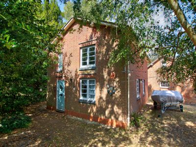 Property Image for Land At Hemmingford House, Wellesbourne Road, Alveston, Stratford-Upon-Avon, Warwickshire, CV37 7RG