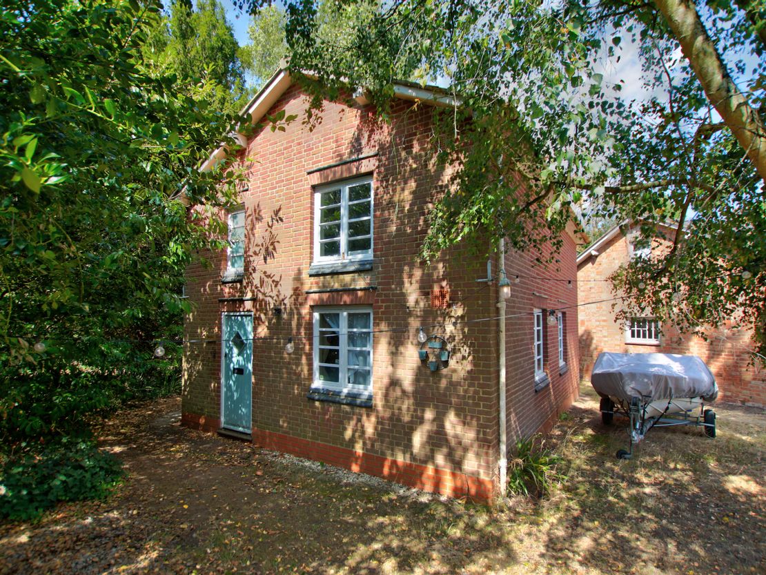Land At Hemmingford House, Wellesbourne Road, Alveston, Stratford-Upon-Avon, Warwickshire, CV37 7RG