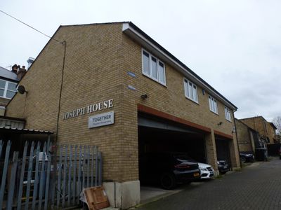 Property Image for 2C Florence Avenue, Enfield, Greater London, EN2 8DE