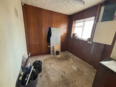 Property Image for 58 Thornes Lane, Wakefield, WF1 5RR