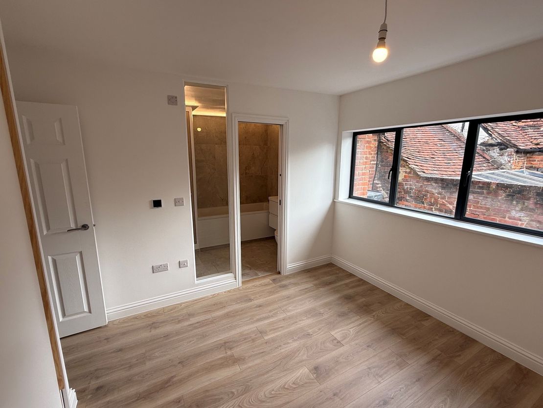 43 Aylesbury End, Beaconsfield, Buckinghamshire, HP9 1LU