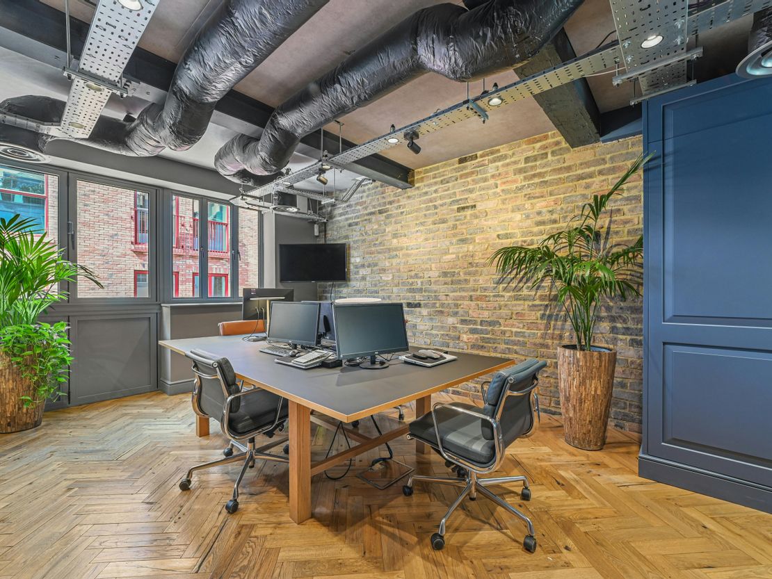 8 Tottenham Mews, London, W1T 4AE