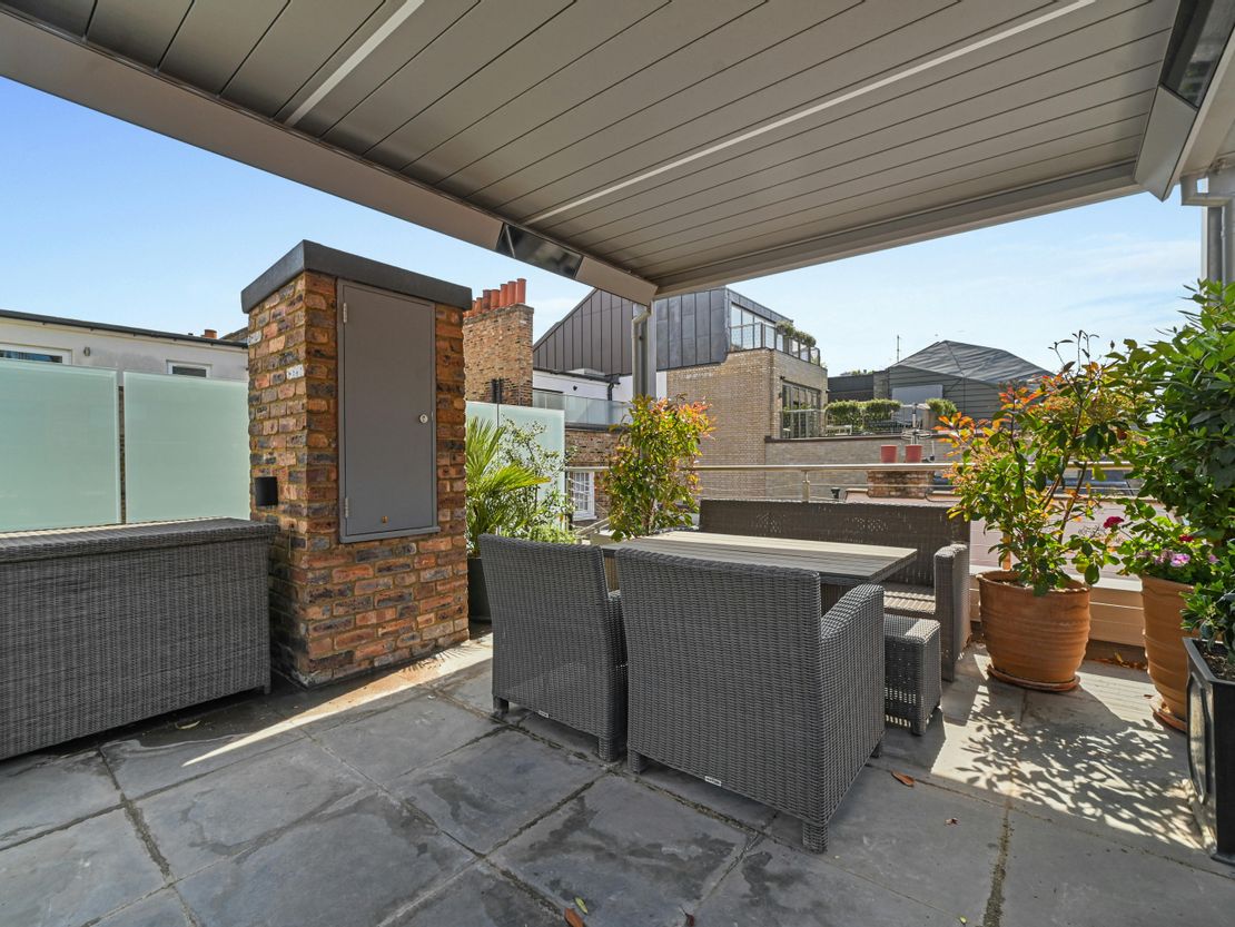 8 Tottenham Mews, London, W1T 4AE