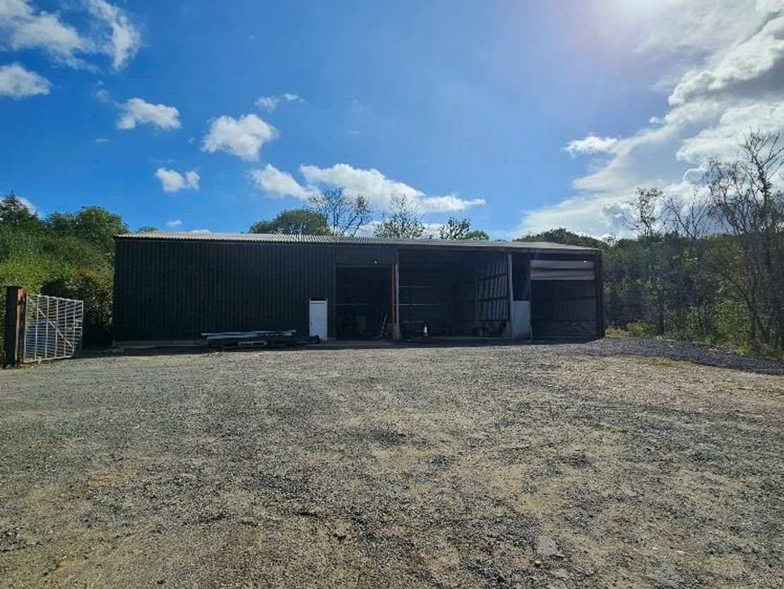 Yard at Lower Ashwood Farm, Crowborough, TN6 2DZ