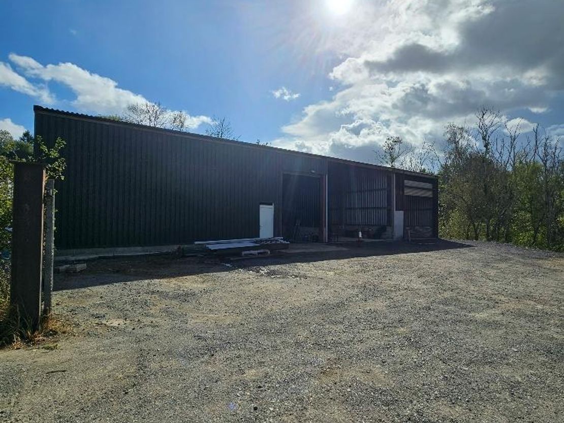 Yard at Lower Ashwood Farm, Crowborough, TN6 2DZ