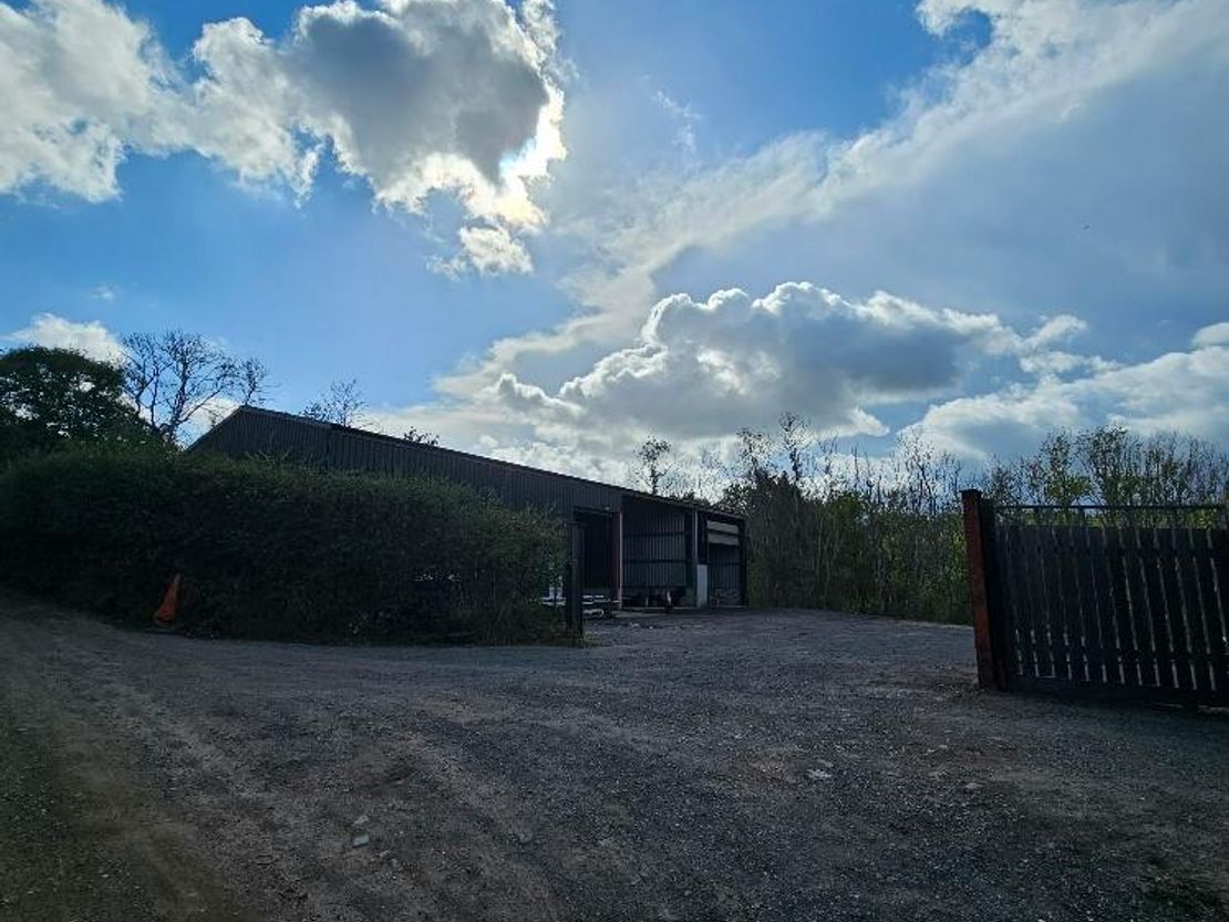 Yard at Lower Ashwood Farm, Crowborough, TN6 2DZ