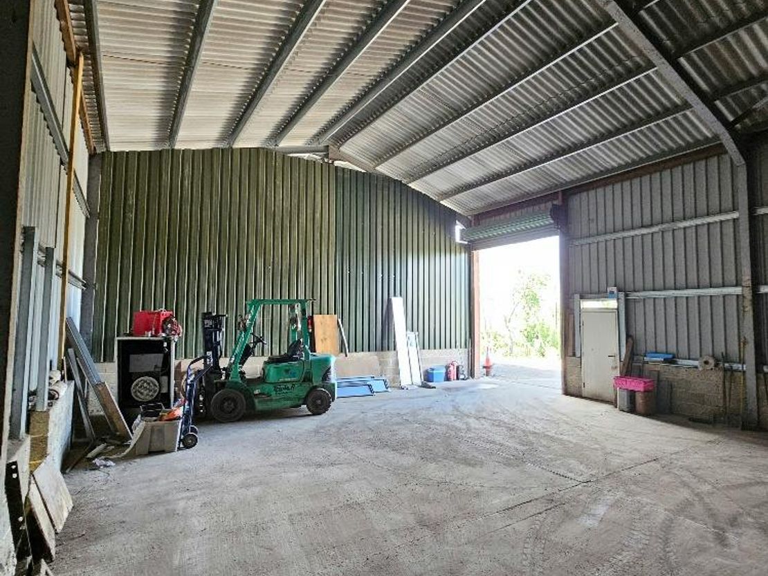 Yard at Lower Ashwood Farm, Crowborough, TN6 2DZ