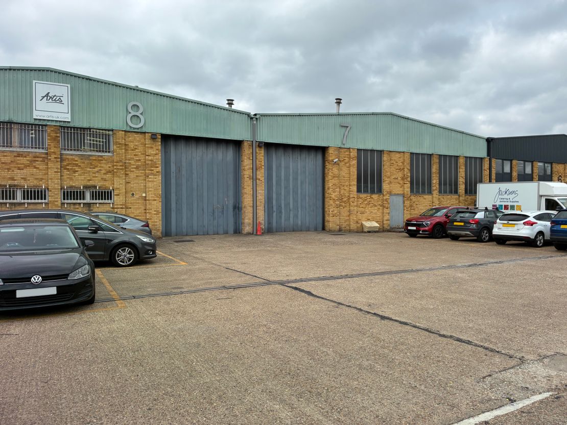 Units 7 & 8, King Georges Trading Estate, Davis Road, Chessington, Surrey, KT9 1TT