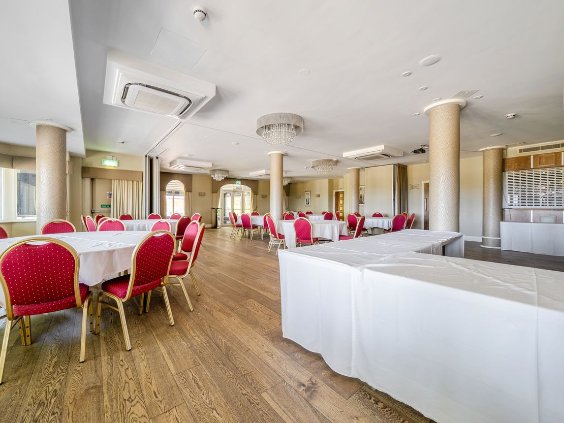 Hotel 315 Restaurant Bar & Spa, 315 Wakefield Road, Lepton, Huddersfield, West Yorkshire, HD8 0LX