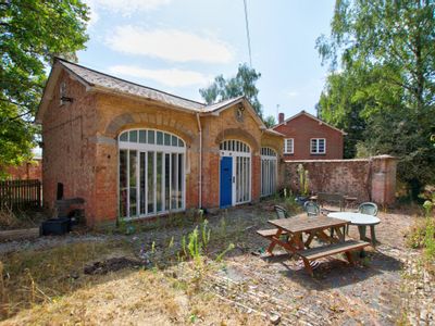 Property Image for Land At Hemmingford House, Wellesbourne Road, Alveston, Stratford-Upon-Avon, Warwickshire, CV37 7RG