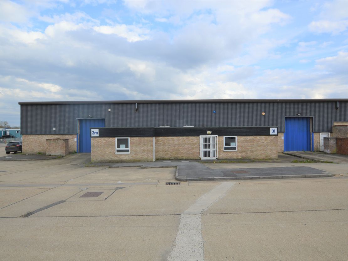 3L & 3M, Freebournes Industrial Estate, Moss Road, Witham, CM8 3UW