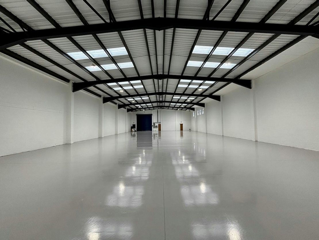 Unit 8 Walter Lawrence Trading Estate, Brewers Hill Road, Dunstable, LU6 1BD